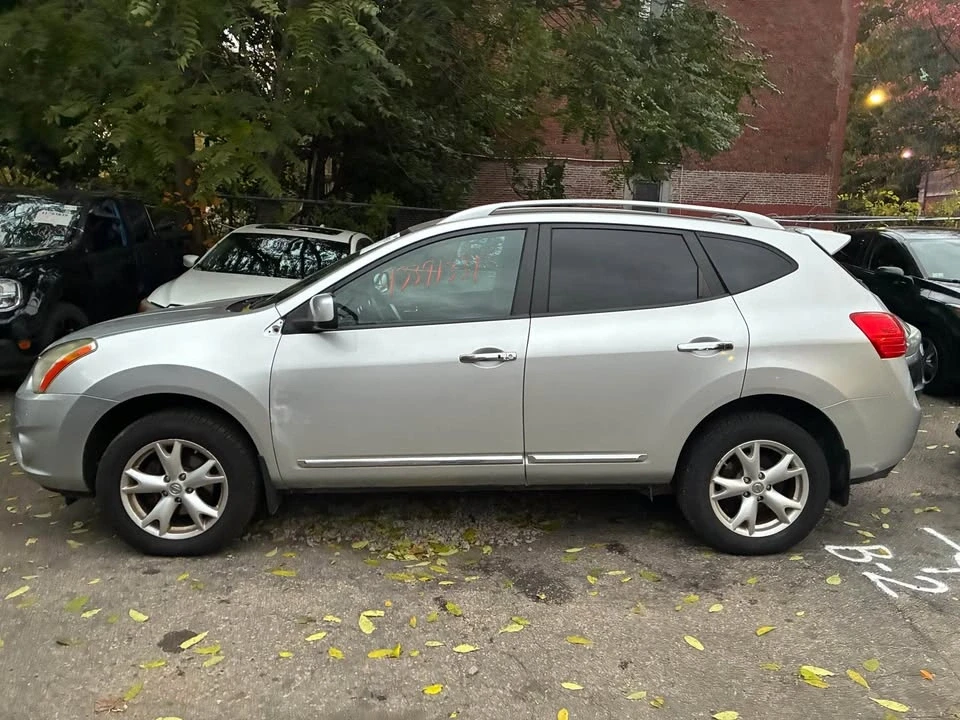 2011 Nissan Rogue - Image 7 of 8