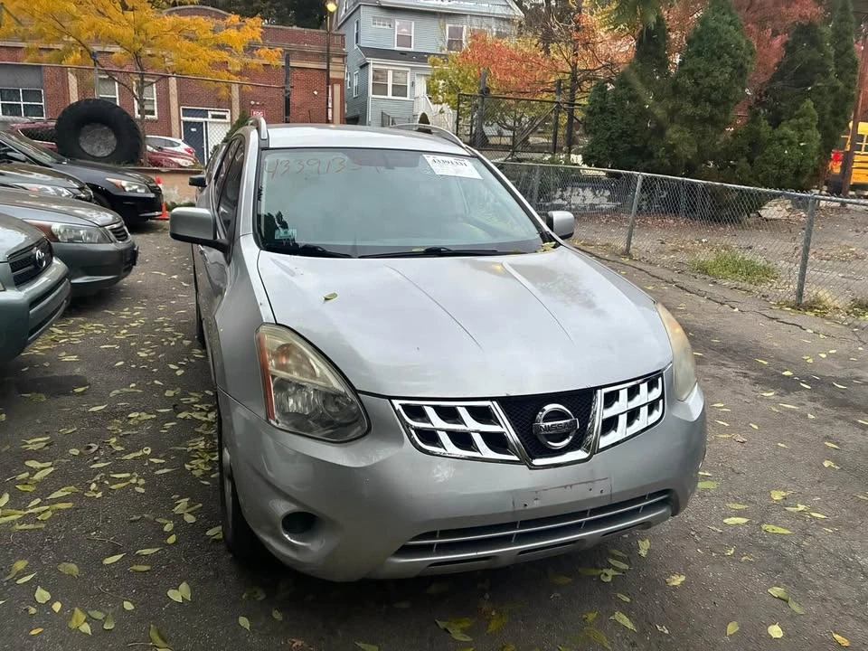 2011 Nissan Rogue - Image 2 of 8