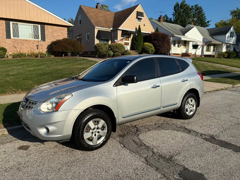 2011 Nissan Rogue - Image 2 of 11