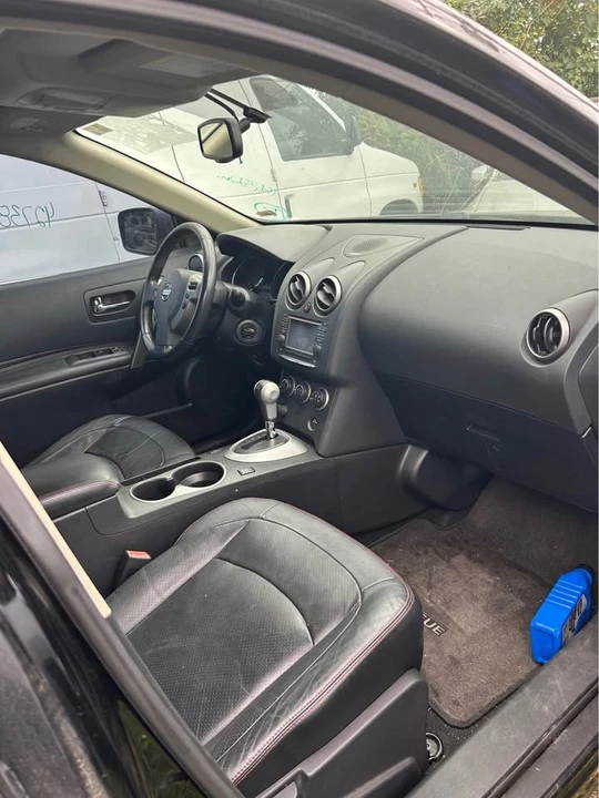 2011 Nissan Rogue - Image 2 of 5