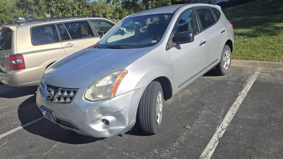 2011 Nissan Rogue - Image 2 of 6