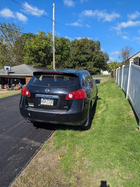 2011 Nissan Rogue - Image 3 of 3