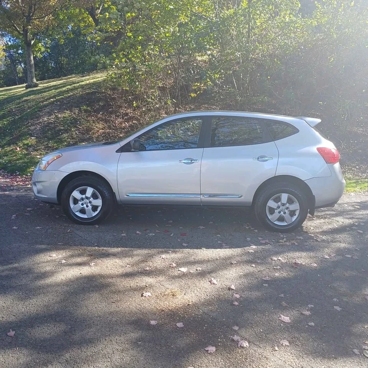2011 Nissan Rogue - Image 2 of 13