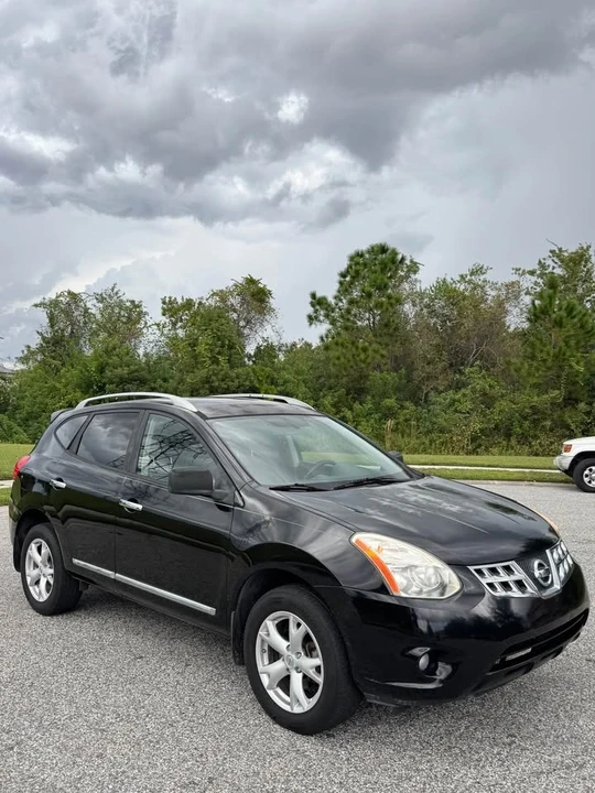 2011 Nissan Rogue - Image 2 of 11