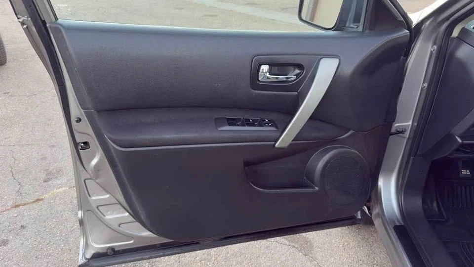 2011 Nissan Rogue - Image 11 of 18