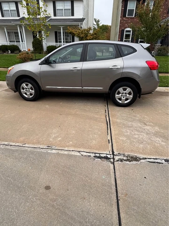 2011 Nissan Rogue - Image 2 of 12