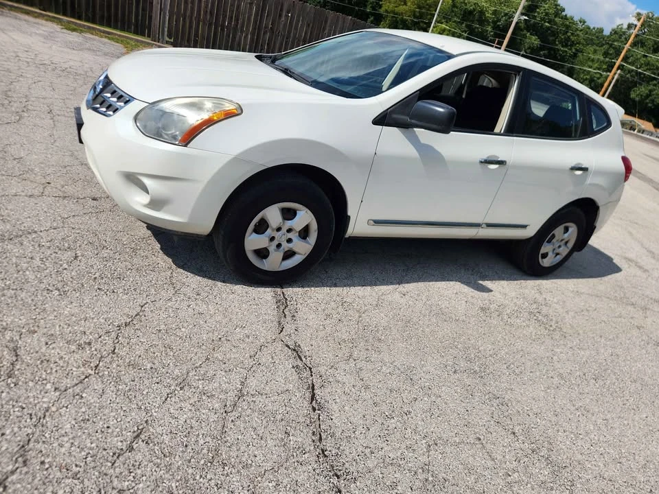 2011 Nissan Rogue - Image 2 of 9