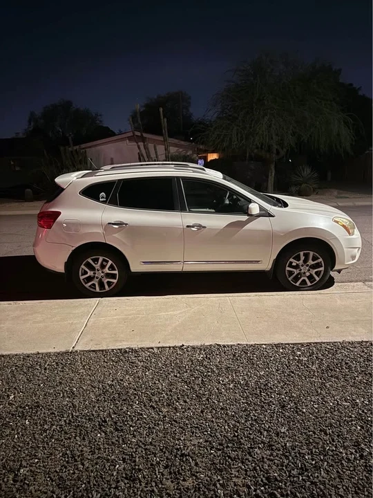 2011 Nissan Rogue - Image 2 of 4
