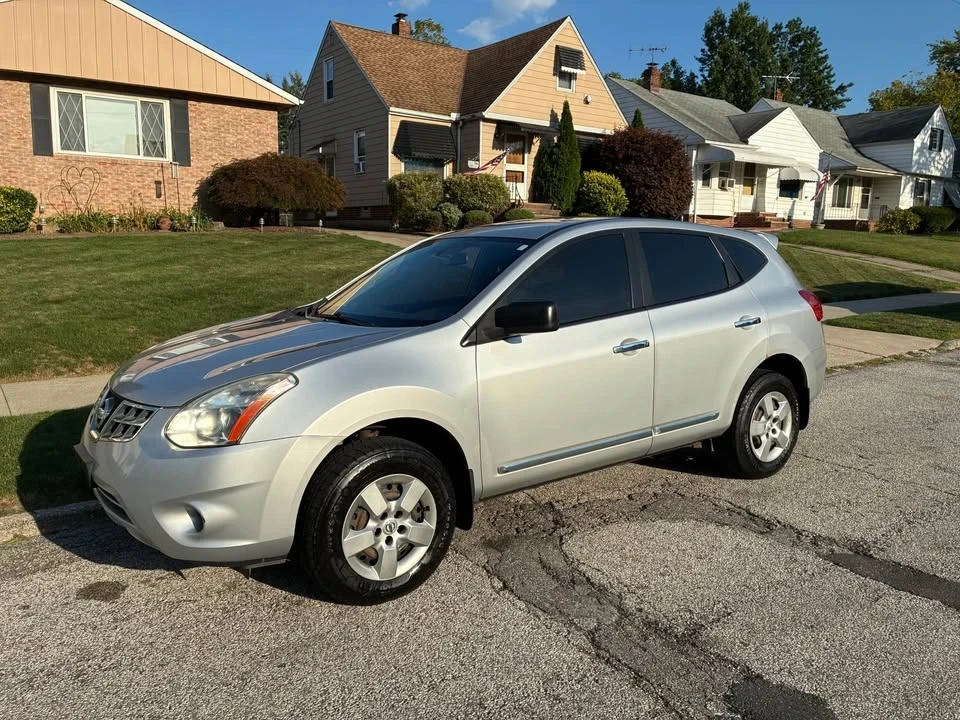 2011 Nissan Rogue - Image 2 of 11