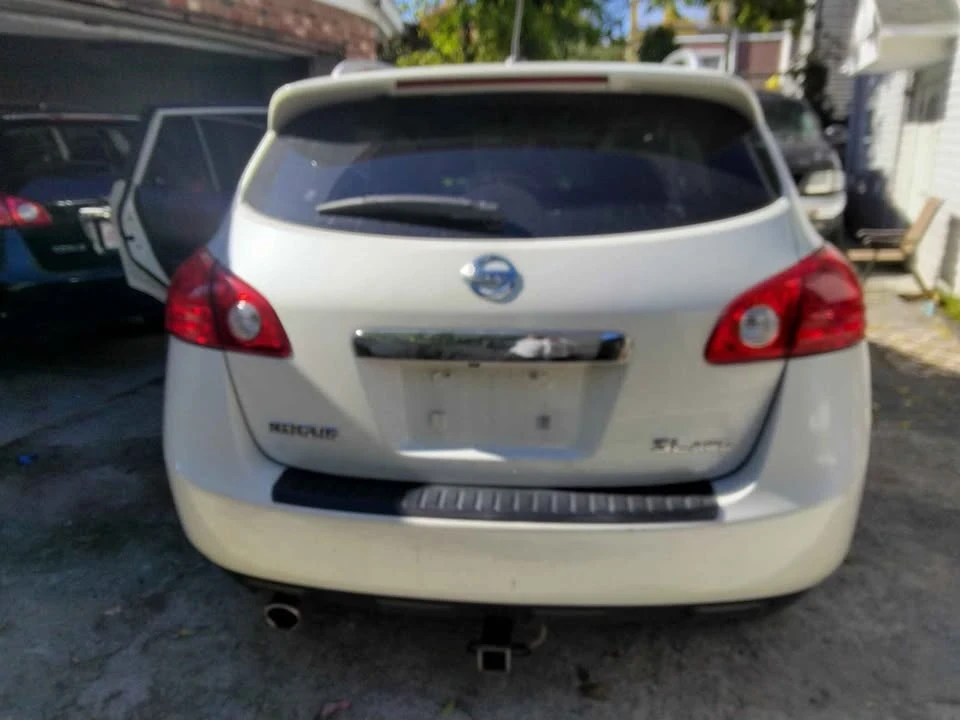 2011 Nissan Rogue - Image 6 of 18