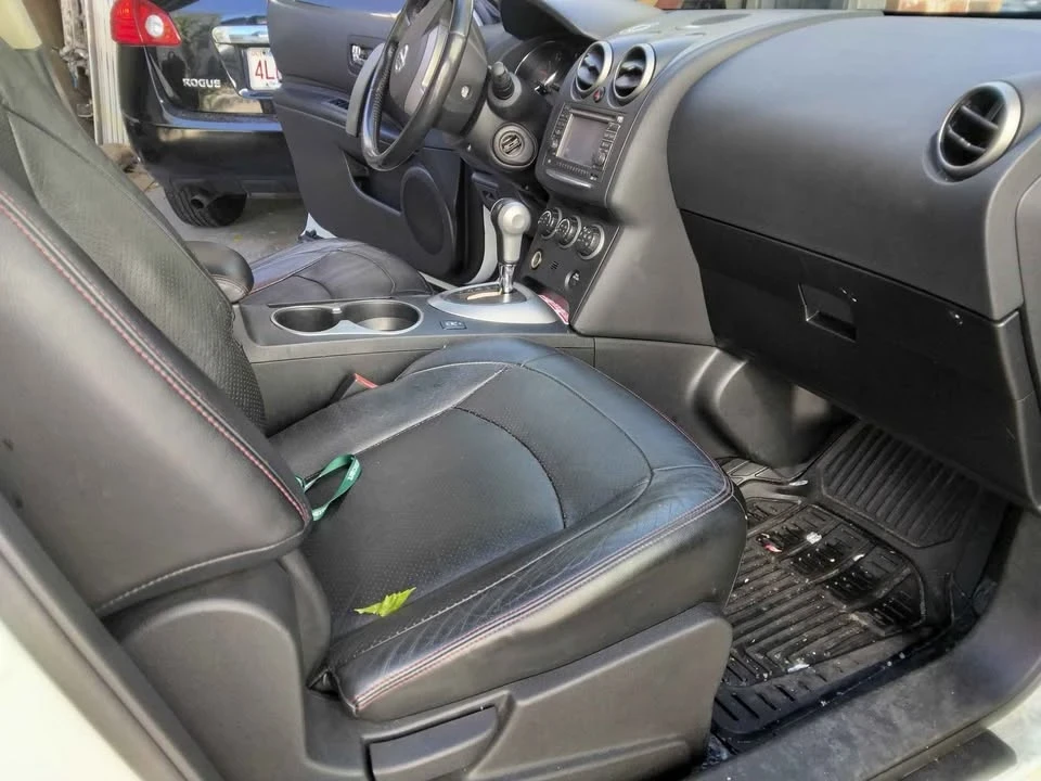 2011 Nissan Rogue - Image 2 of 18