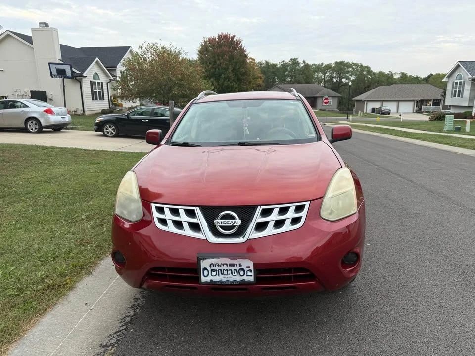 2011 Nissan Rogue - Image 2 of 10