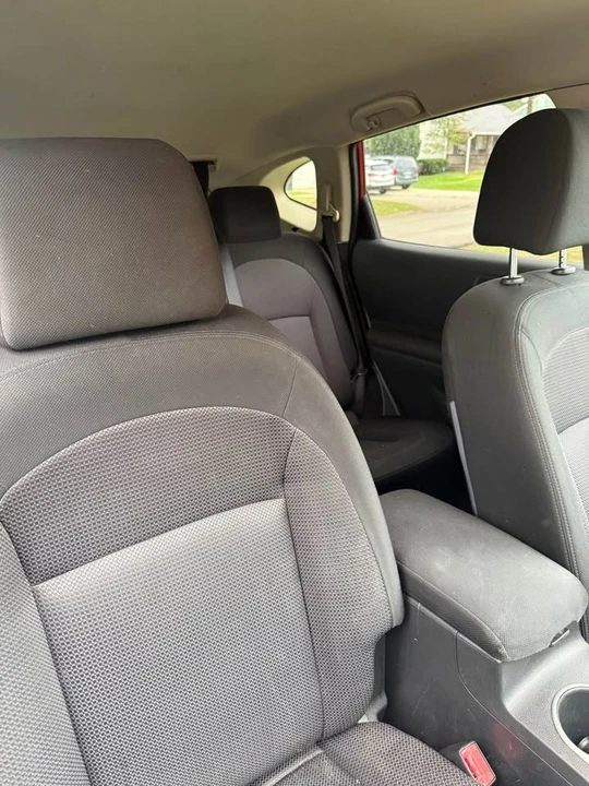 2011 Nissan Rogue - Image 7 of 10