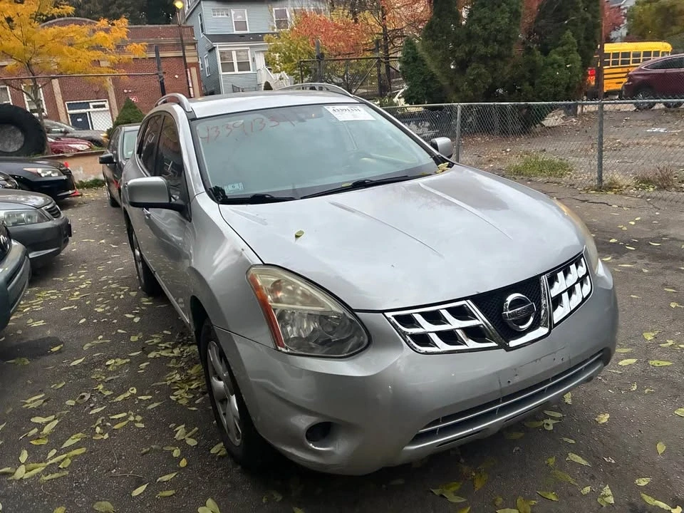 2011 Nissan Rogue - Image 2 of 11
