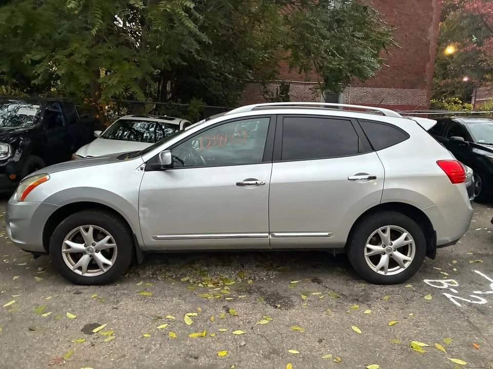 2011 Nissan Rogue - Image 5 of 11