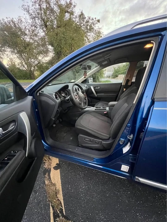 2011 Nissan Rogue - Image 10 of 15