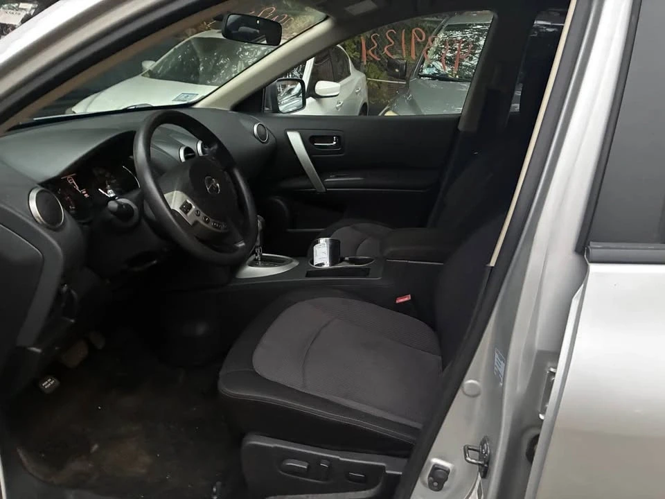 2011 Nissan Rogue - Image 9 of 11