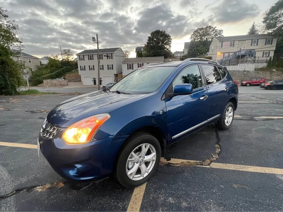 2011 Nissan Rogue - Image 2 of 15