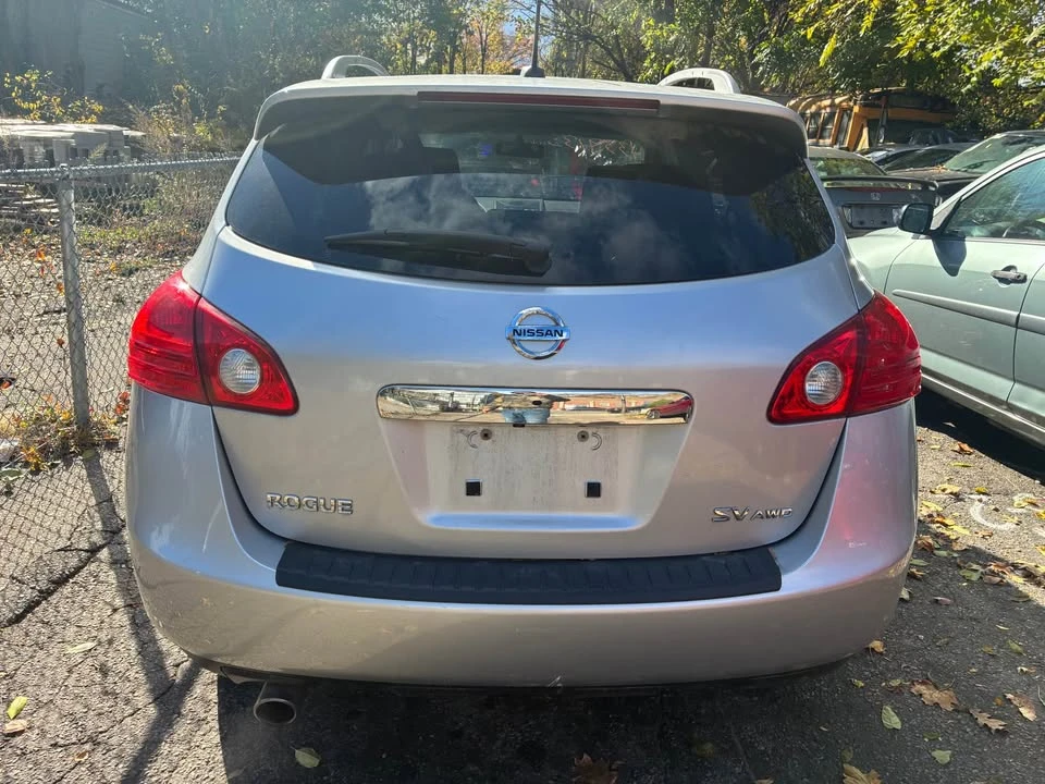 2011 Nissan Rogue - Image 2 of 9