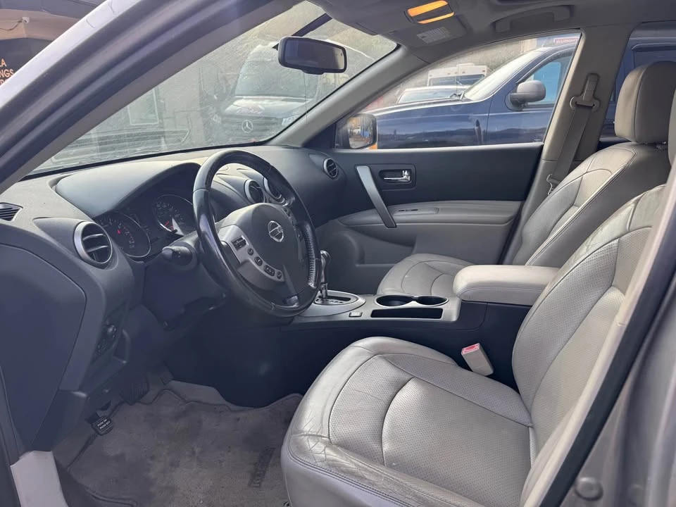 2011 Nissan Rogue - Image 3 of 3