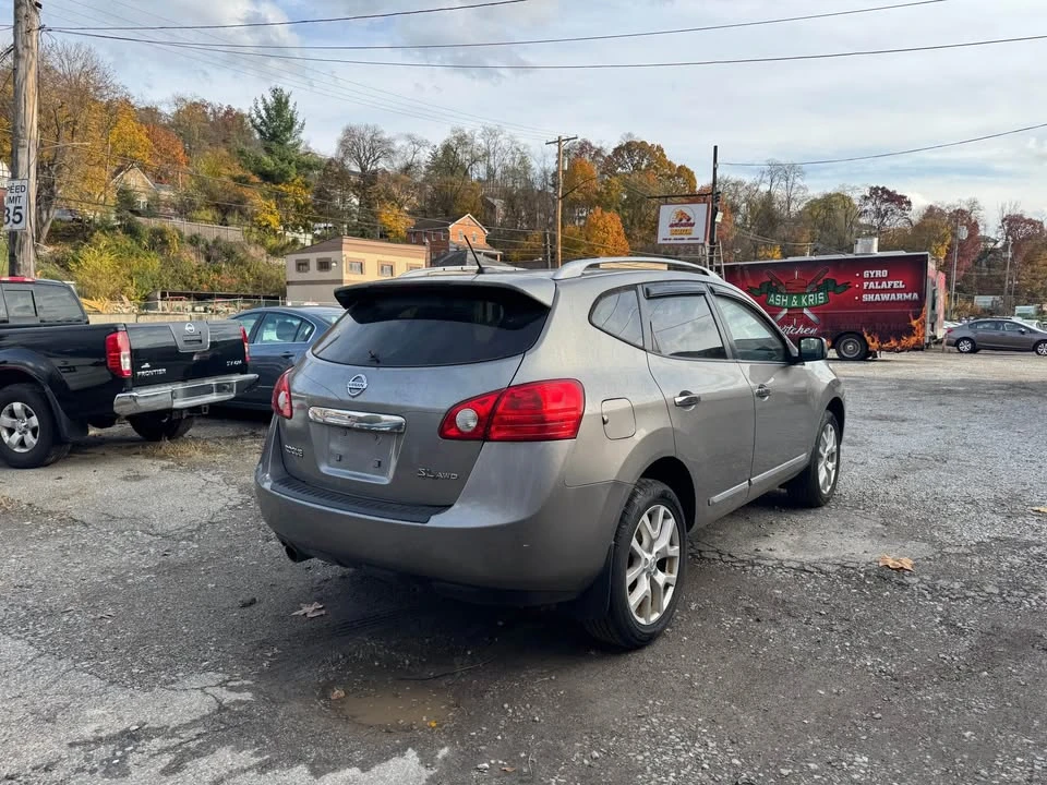 2011 Nissan Rogue - Image 2 of 3