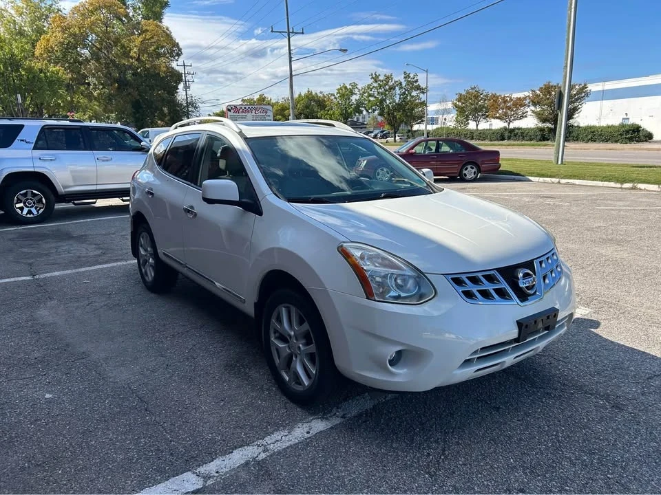 2011 Nissan Rogue - Image 2 of 9