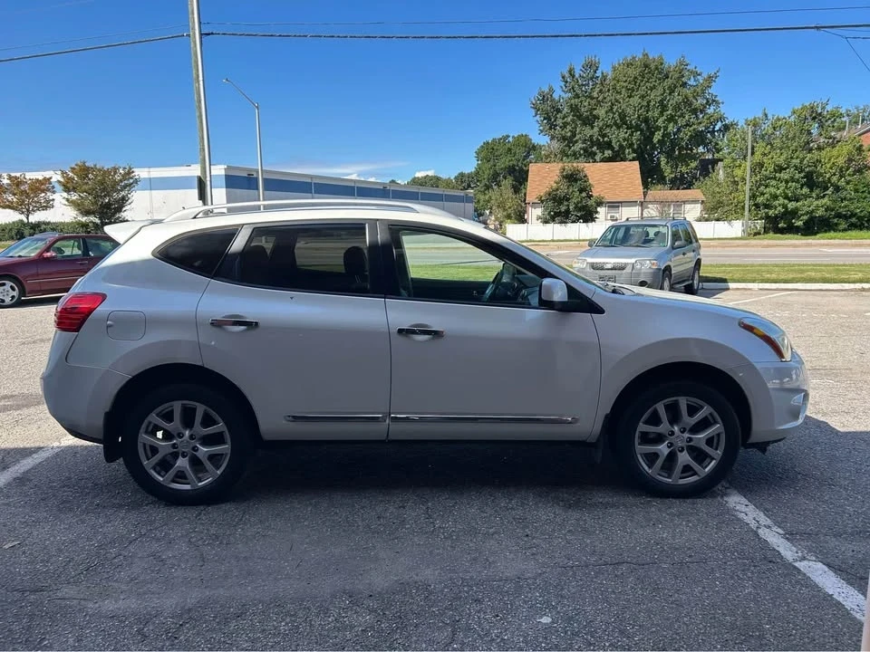 2011 Nissan Rogue - Image 4 of 9