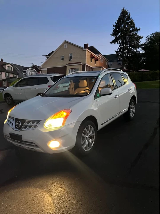 2011 Nissan Rogue - Image 2 of 18