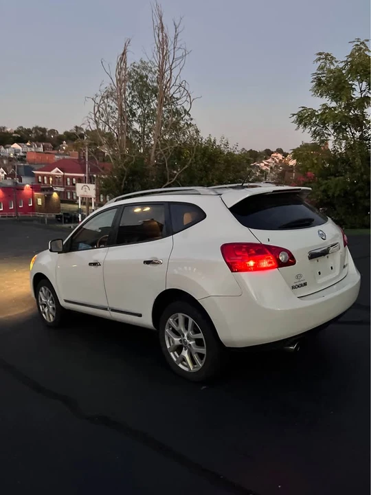 2011 Nissan Rogue - Image 16 of 18