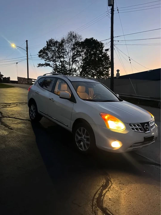 2011 Nissan Rogue - Image 3 of 18