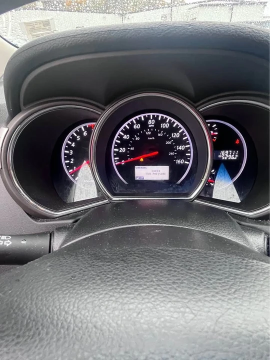 2011 Nissan Rogue - Image 8 of 11