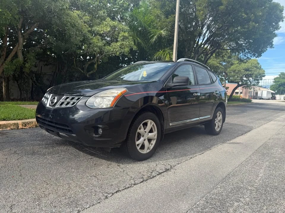 2011 Nissan Rogue - Image 2 of 10