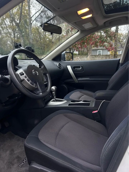 2011 Nissan Rogue - Image 3 of 8