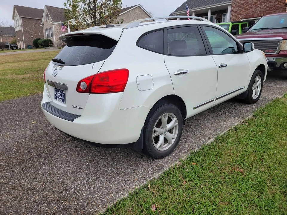 2011 Nissan Rogue - Image 2 of 3