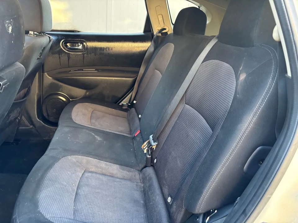2011 Nissan Rogue - Image 2 of 4