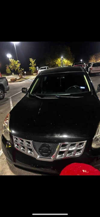 2011 Nissan Rogue - Image 2 of 2