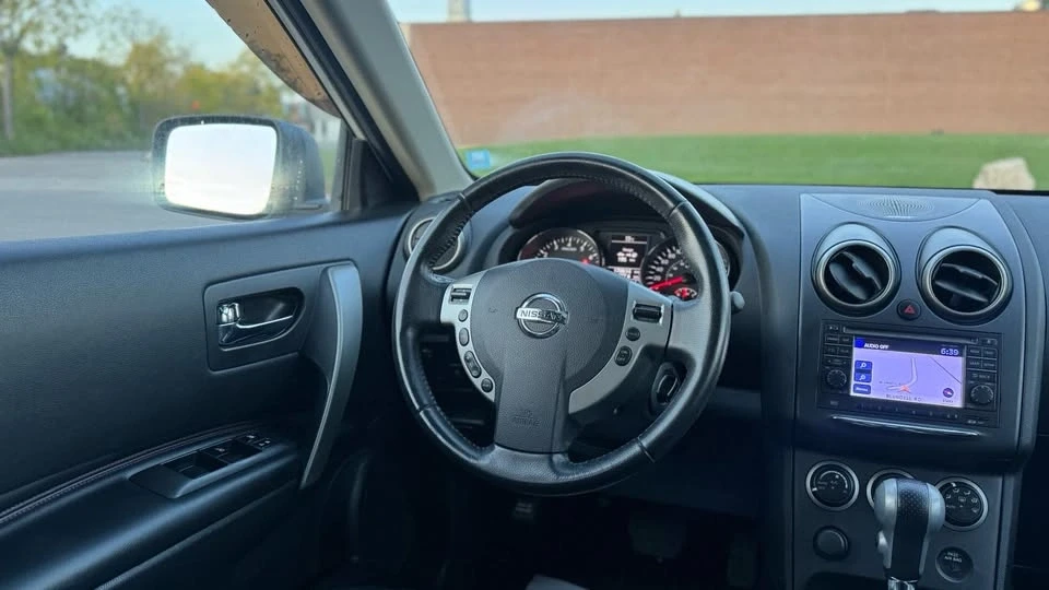 2011 Nissan Rogue - Image 10 of 15