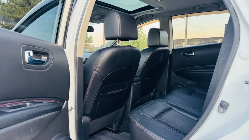 2011 Nissan Rogue - Image 11 of 15