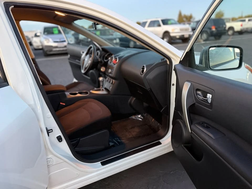 2011 Nissan Rogue - Image 7 of 12