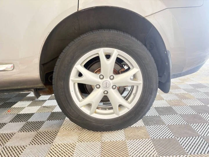 2011 Nissan Rogue - Image 16 of 17