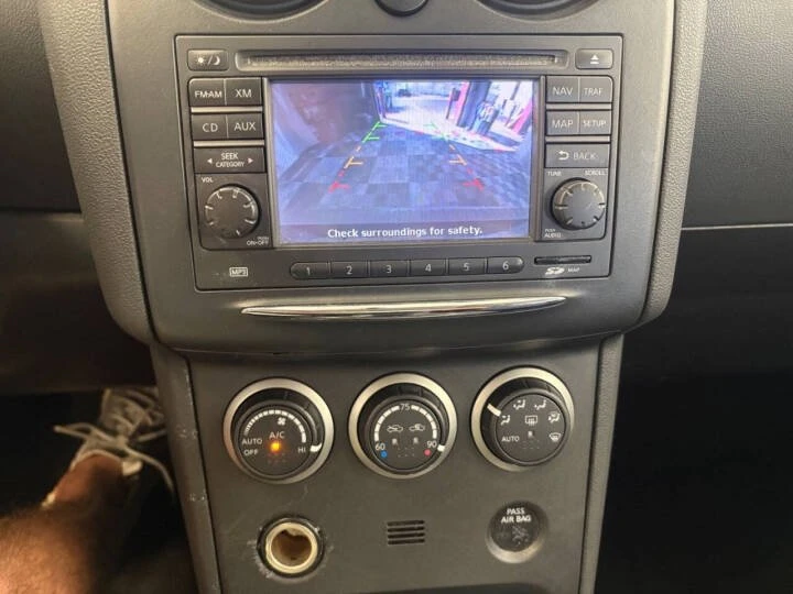 2011 Nissan Rogue - Image 12 of 17