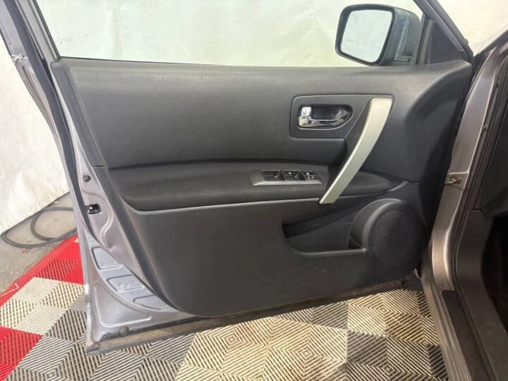 2011 Nissan Rogue - Image 7 of 17