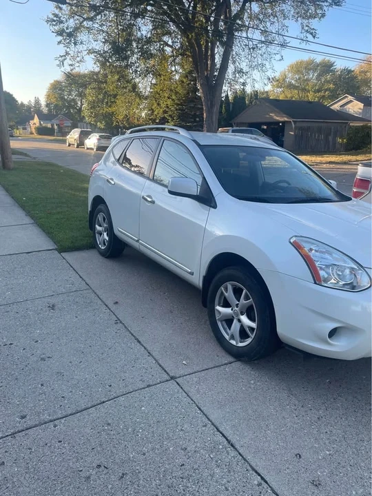 2011 Nissan Rogue - Image 3 of 11