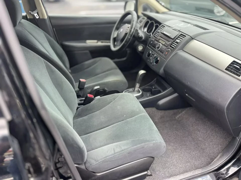 2011 Nissan Versa - Image 10 of 12
