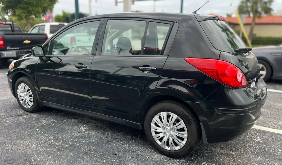 2011 Nissan Versa - Image 4 of 12