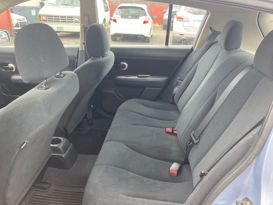 2011 Nissan Versa - Image 9 of 10