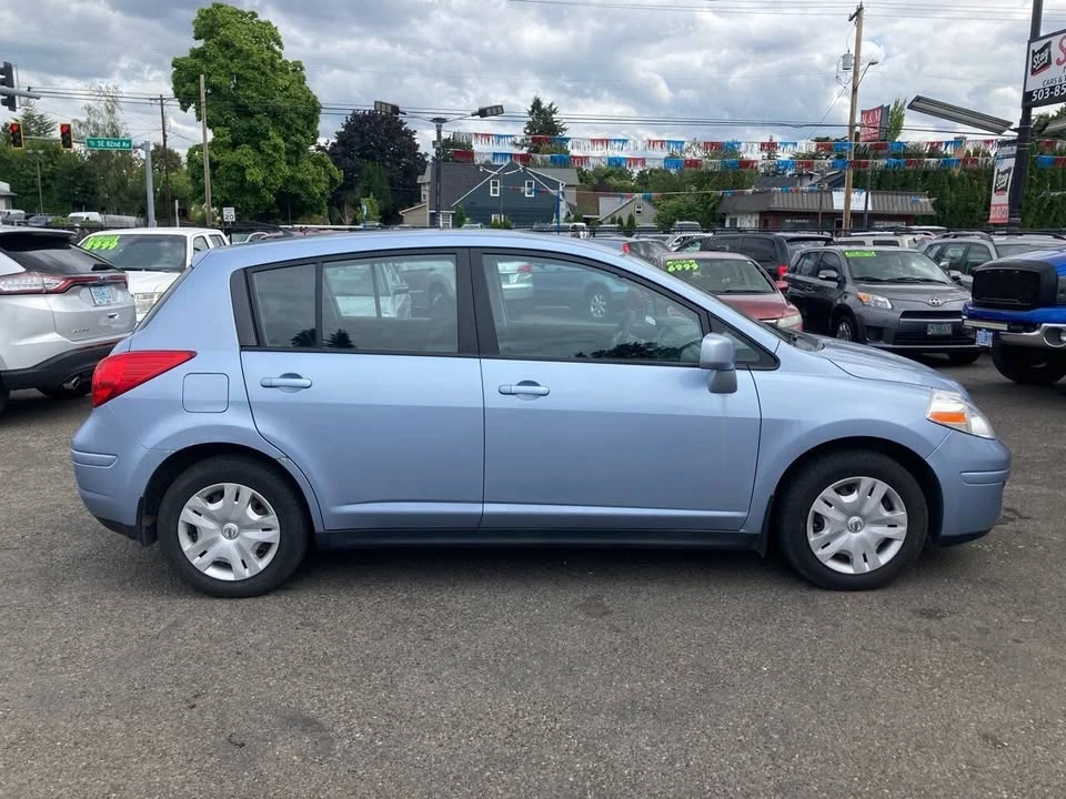 2011 Nissan Versa - Image 5 of 10