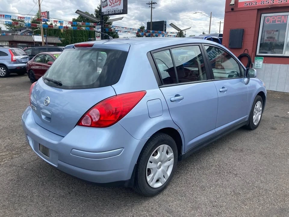 2011 Nissan Versa - Image 4 of 10