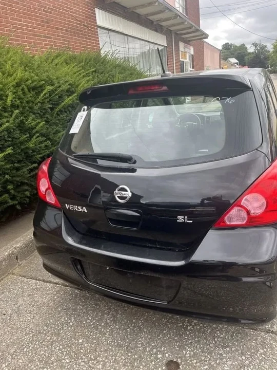 2011 Nissan Versa - Image 3 of 9