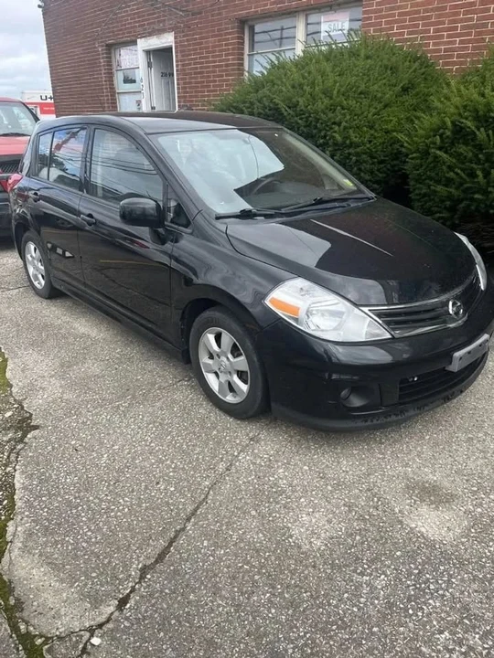 2011 Nissan Versa - Image 2 of 9